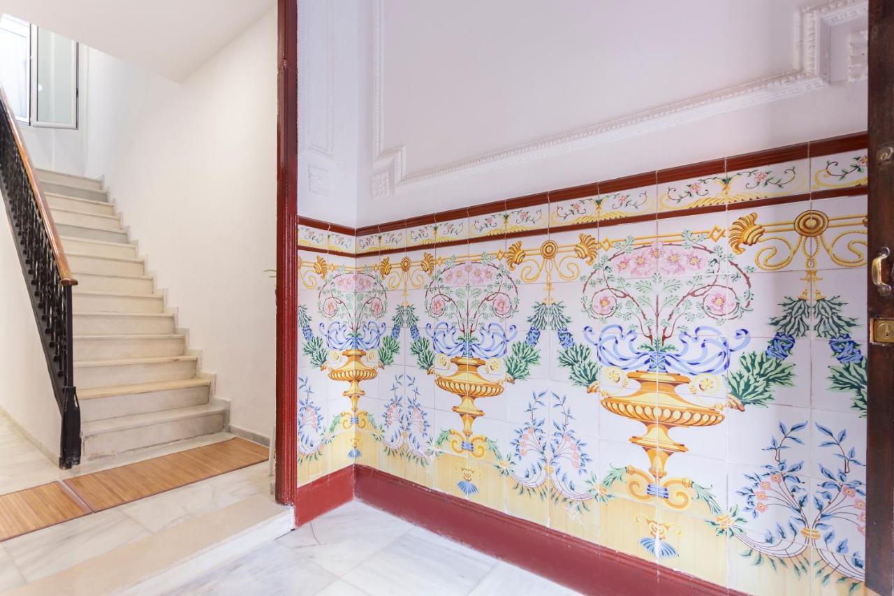 Sanders Lavender - Delightful Two-Bedroom Apartment Downtown Malaga Ngoại thất bức ảnh