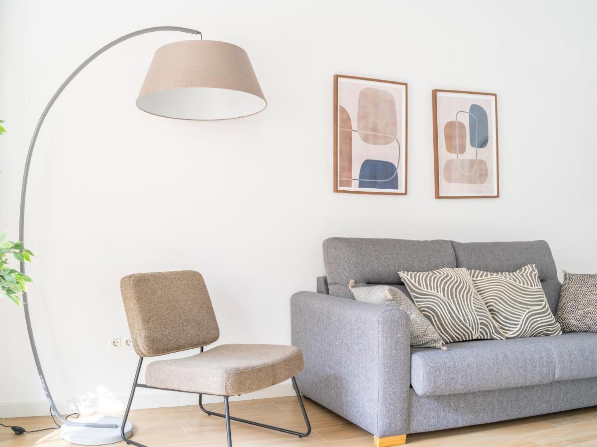 Sanders Lavender - Delightful Two-Bedroom Apartment Downtown Malaga Ngoại thất bức ảnh