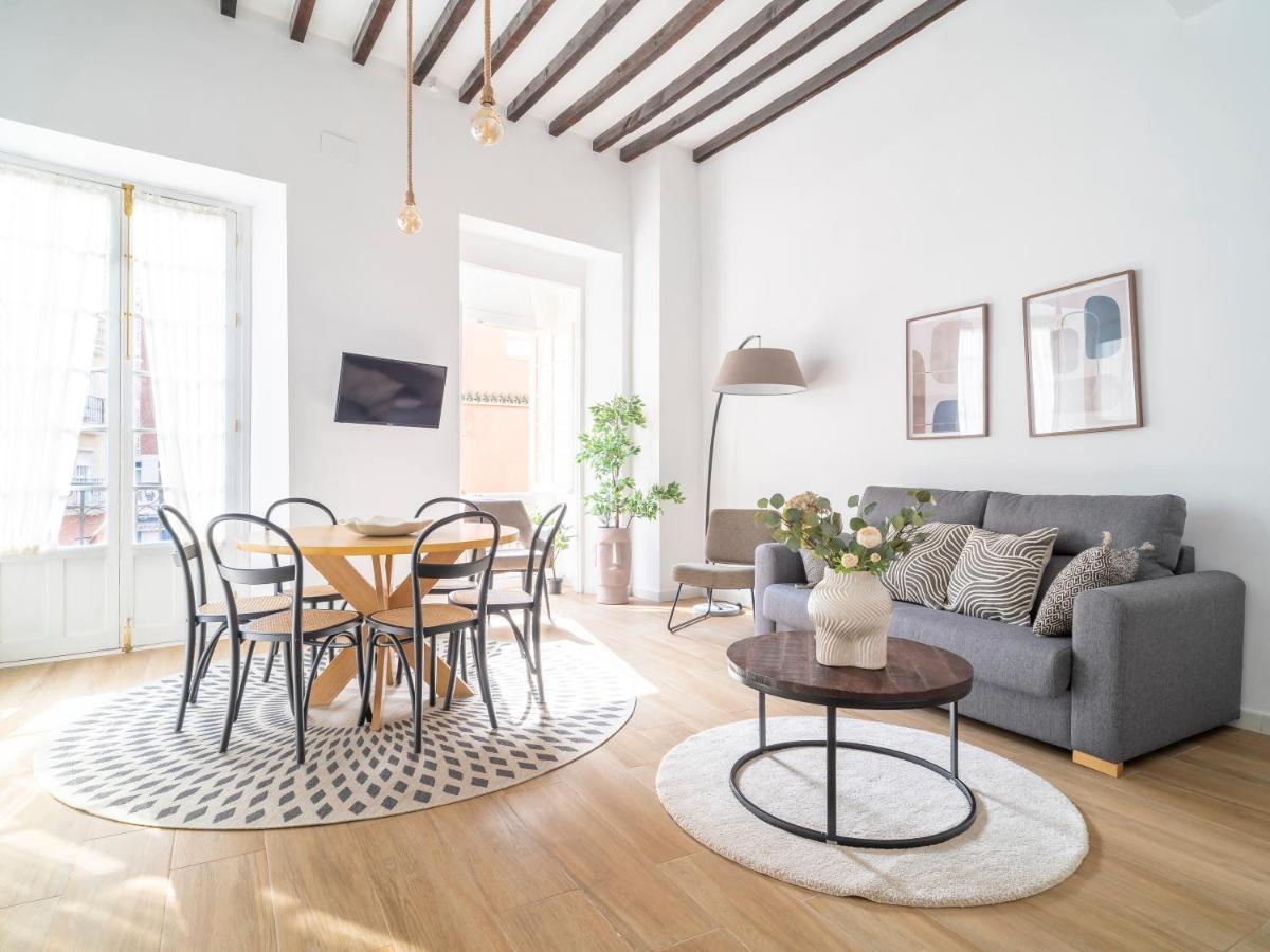 Sanders Lavender - Delightful Two-Bedroom Apartment Downtown Malaga Ngoại thất bức ảnh