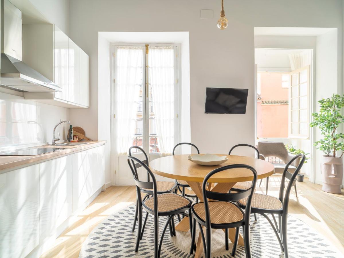 Sanders Lavender - Delightful Two-Bedroom Apartment Downtown Malaga Ngoại thất bức ảnh